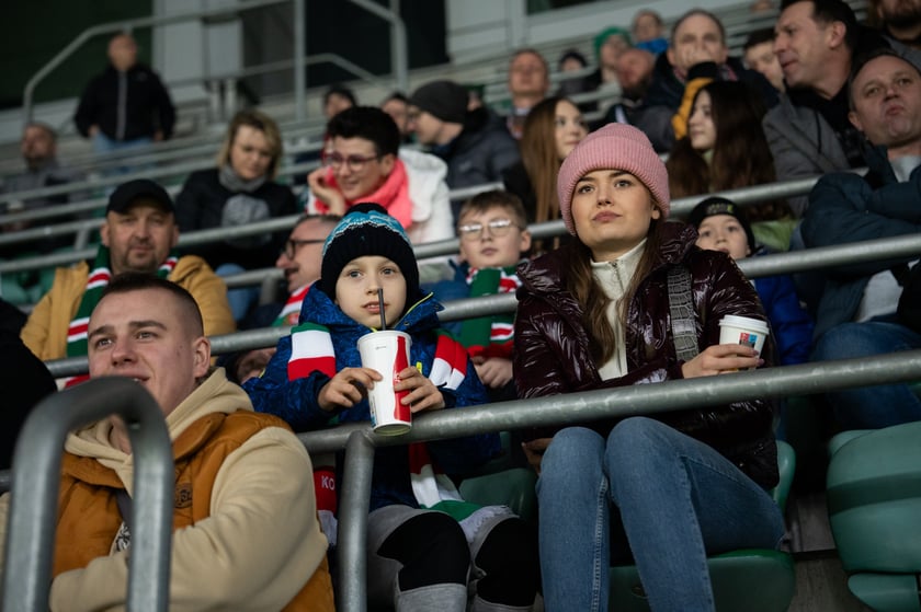 Kibice na meczu Śląska z Widzewem (2 marca 2024) na Tarczyński Arenie